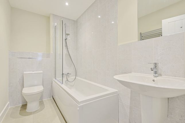 6, Bellflower Drive, Hampshire photo 4