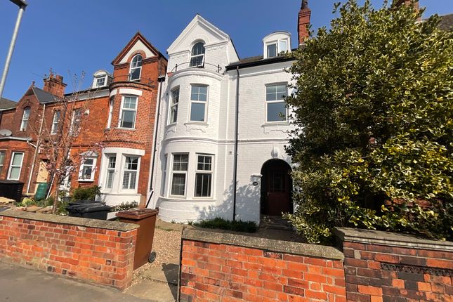 Thumbnail Terraced house for sale in West Parade, Lincoln