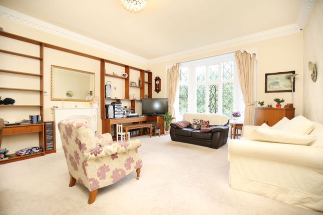 Flat 3 The Old Vicarage, Church Walk, Atherstone photo 2