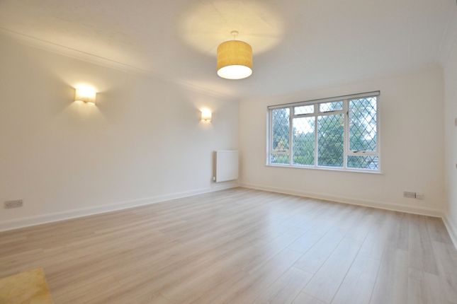 22, Dale View, Woking photo 3