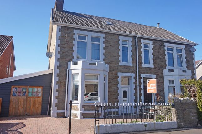North Avenue Maesycwmmer Hengoed Cf82 4 Bedroom Semi