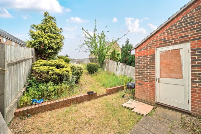 12, Troon Close, London photo 2