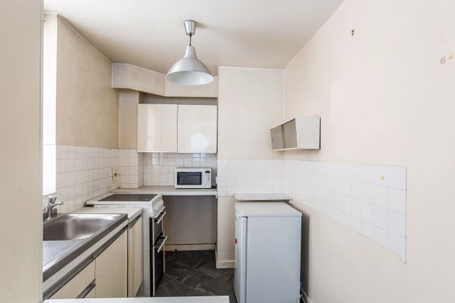 Flat for sale in North Rise, St. Georges Fields, London