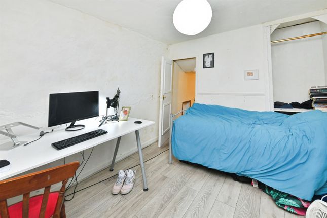 Flat 4, 11, Victoria Place, Plymouth photo 4