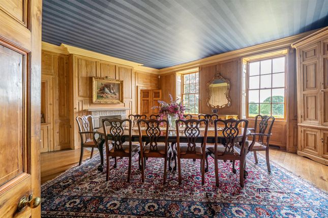 Dining Room 1301041-10-684310315d2B2.Jpg
