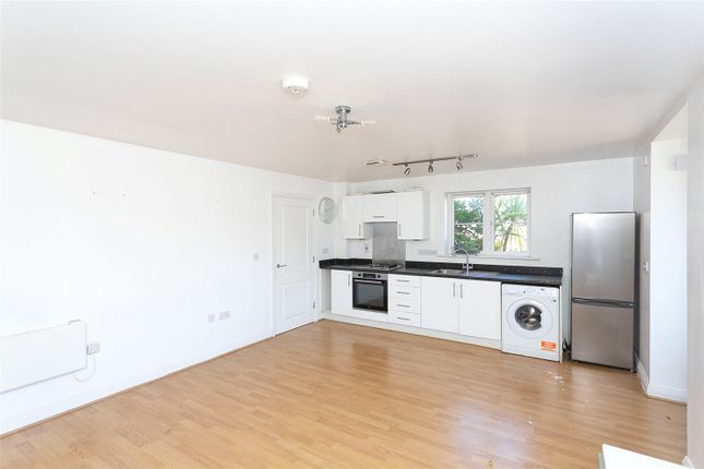 Maisonette to rent in Hollingsworth Mews, Watford