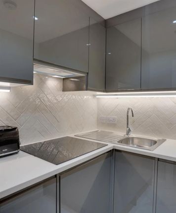 Flat 19, Garrick House, Carrington Street, London photo 4