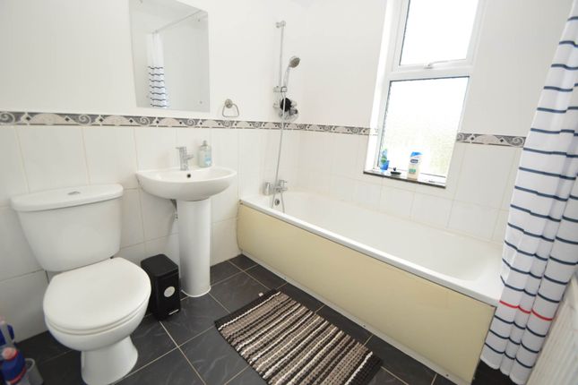 85, Simplemarsh Road, Addlestone photo 5