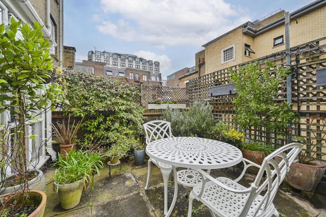 Flat for sale in Drury Lane, Covent Garden, London