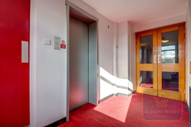 Flat for sale in Albany Street, London