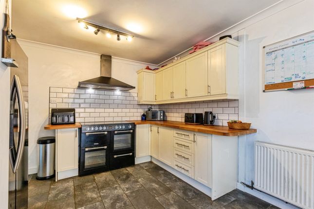 1, Washbrook Road, Rushden photo 4