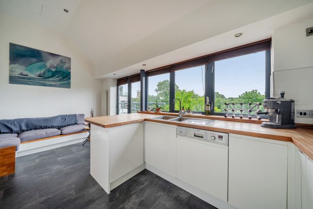 Flat 31, The Quays, Cumberland Road, Bristol photo 3
