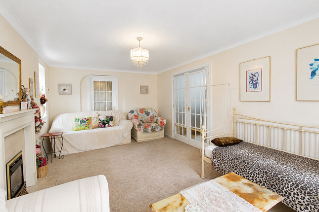 106, Hurworth Avenue, Slough photo 4