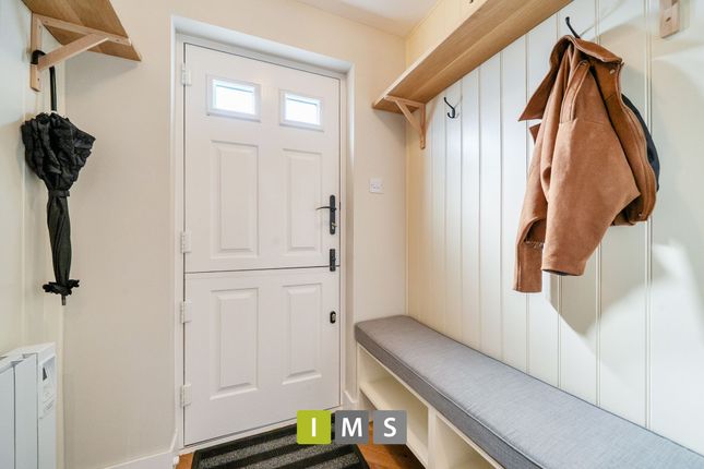 2 Henley Gardens, Bicester photo 2