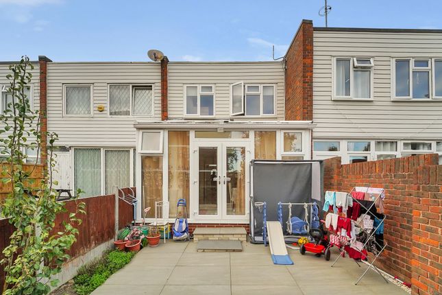20 Foremark Close, Ilford photo 2