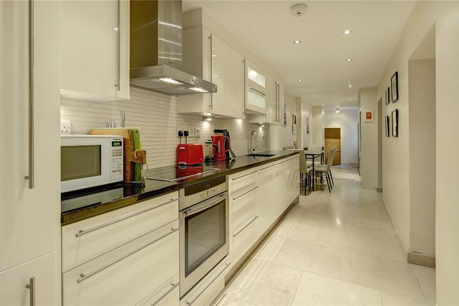 Flat for sale in Wyndham Place, London