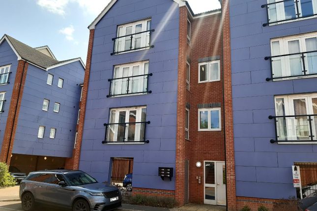 Flat for sale in Chadwick Road, Slough