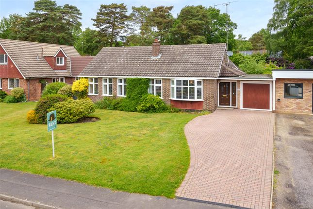 Bungalow to rent in Parkway, Crowthorne, Berkshire