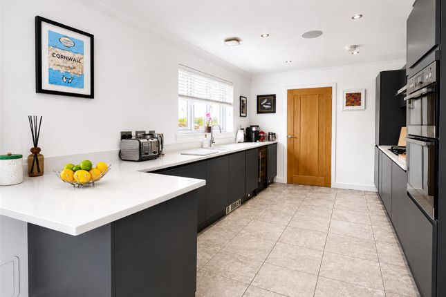 10, Pailis Crescent, Glasgow photo 4