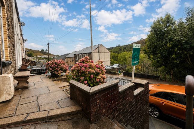 112 Oxford Street, Bridgend photo 2
