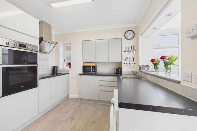 3 Blackbridge Crescent, Milford Haven photo 3