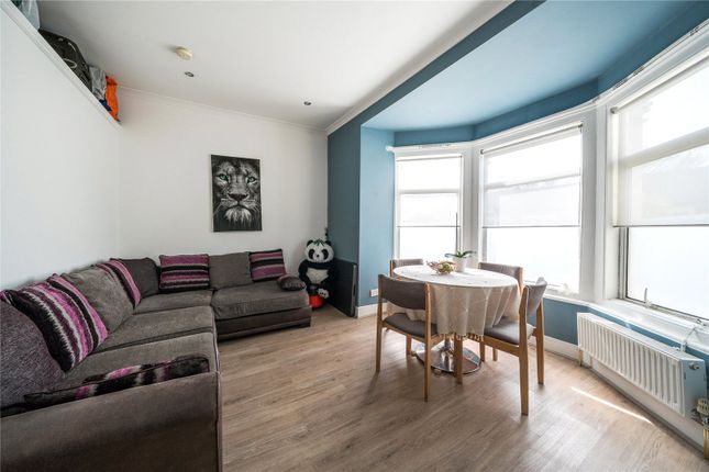 Top Floor Flat, 268, Wightman Road, London photo 2