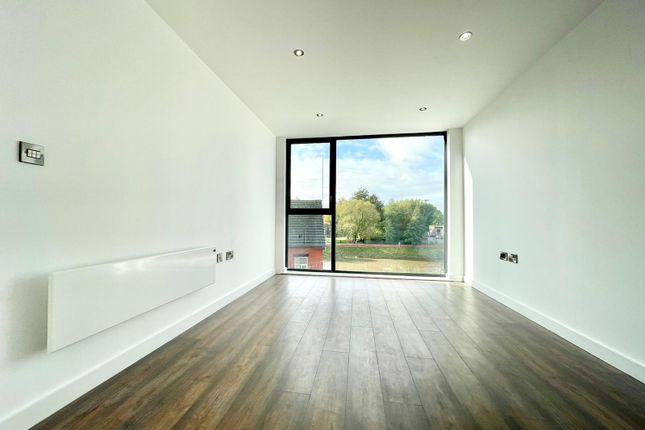 Thumbnail Flat to rent in River View Drive, Salford