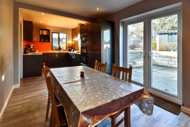 27, Ash Crescent, Wakefield photo 4