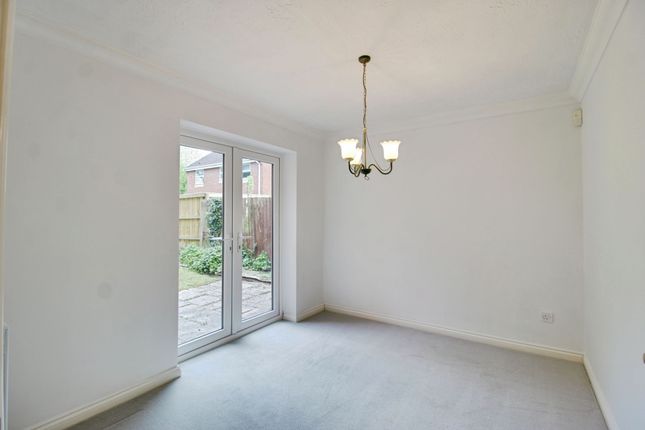 1 Cagney Drive, Swindon photo 5