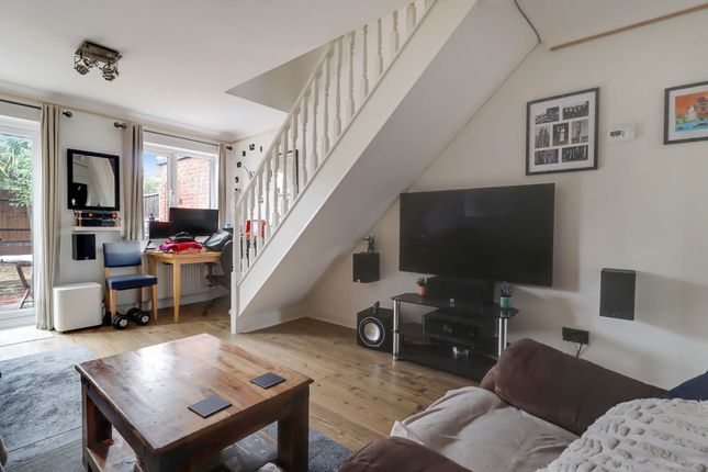 27, Windmill Field, Windlesham photo 2