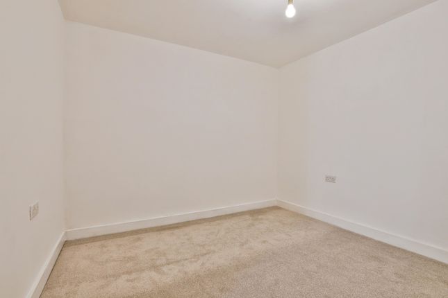 Flat 1, 860, Christchurch Road, Dorset photo 4