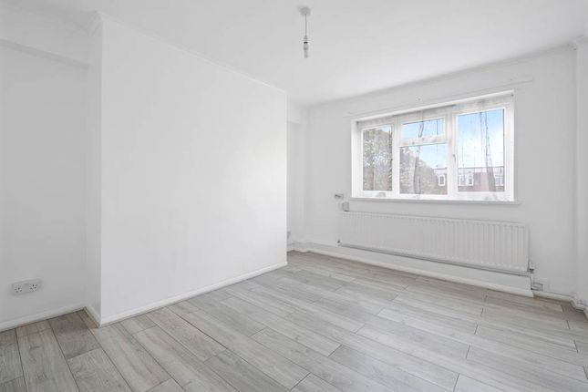 Thumbnail Triplex to rent in Thurtle Road, Hackney, London