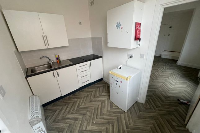 Flat 2, 36, Ashburnham Road, Luton photo 3