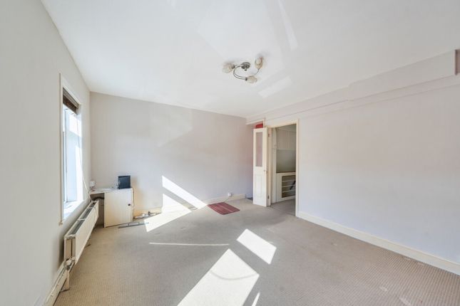 1152b High Road, London photo 4
