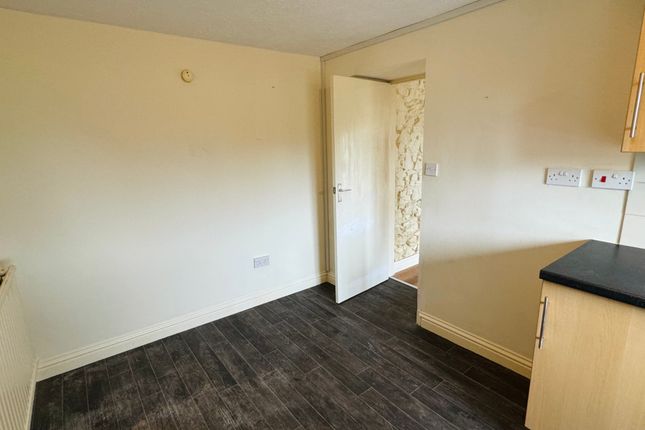 Flat 3, Carmarthen photo 4