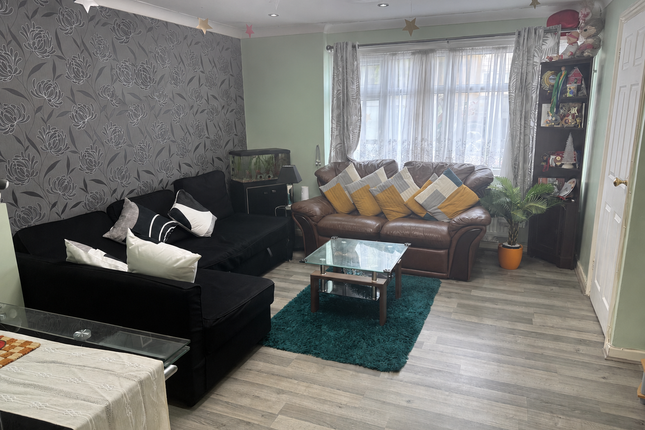 5, Markhams Chase, Essex photo 3