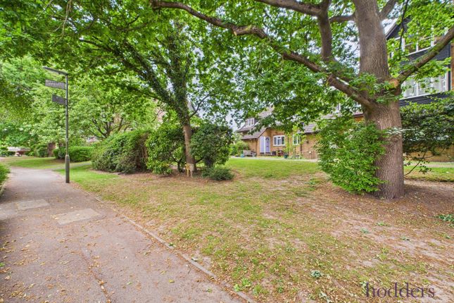 7, Ranger Walk, Addlestone photo 2