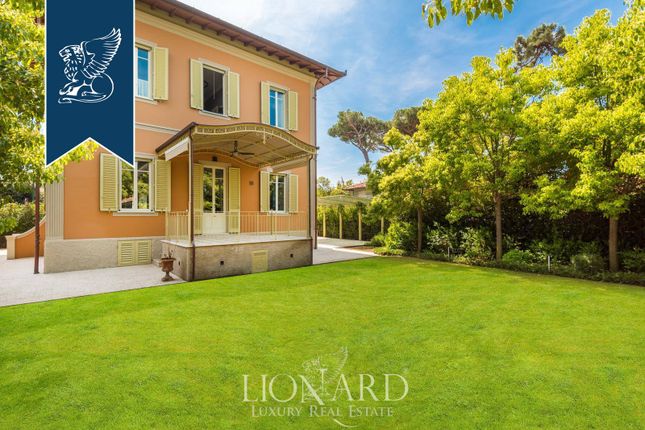 Thumbnail Villa for sale in Forte Dei Marmi, Lucca, Toscana
