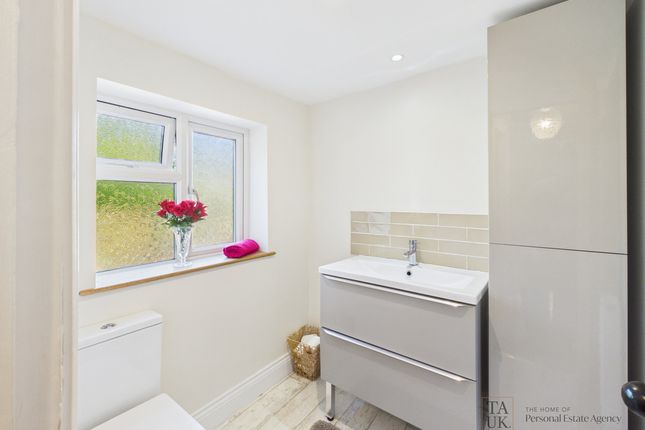 2, Lymbourn Road, Havant photo 3
