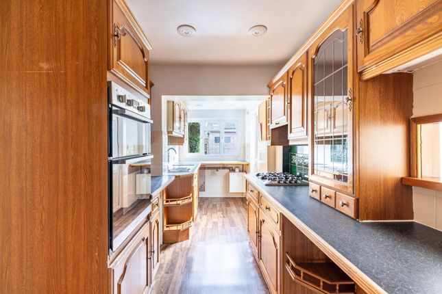 32 William Road, Caterham photo 3