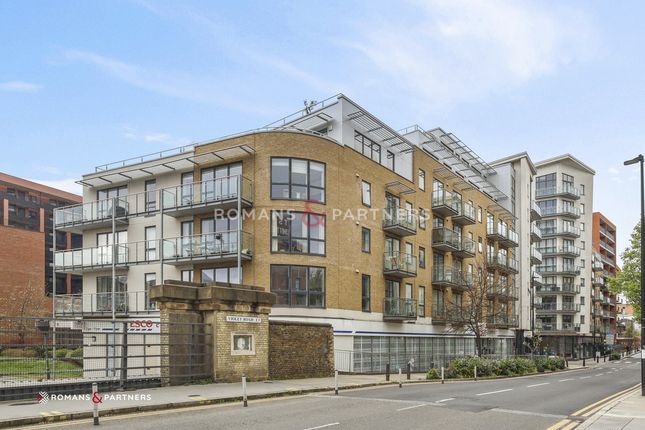 Flat to rent in Caspian Wharf, Bow