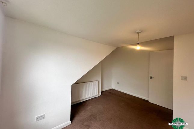 42C, Connaught Road, London photo 2