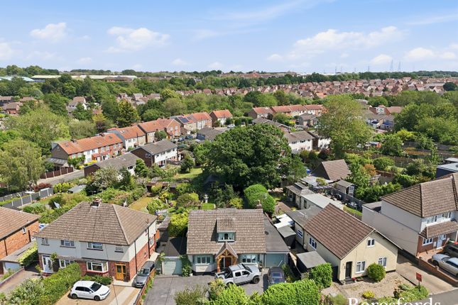 25, Skitts Hill, Essex photo 2