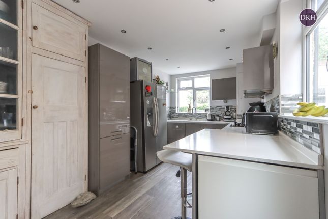 56, Orchard Drive, Watford photo 4