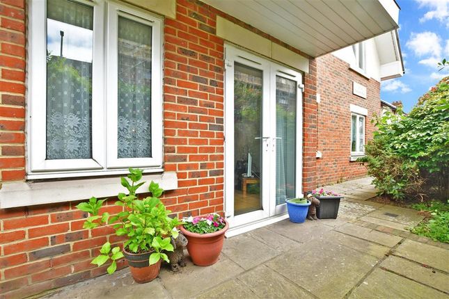 Flat for sale in Coulsdon Road, Caterham, Surrey