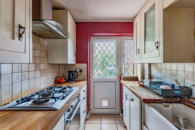 11, Tintern Road, Crawley photo 3