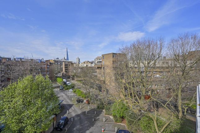 Flat for sale in Wapping, St Katharine Docks, London