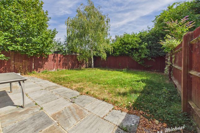 3 Jannetta Close, Aylesbury photo 2
