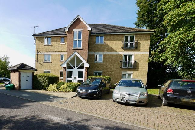 Flat for sale in Farthing Close, Watford