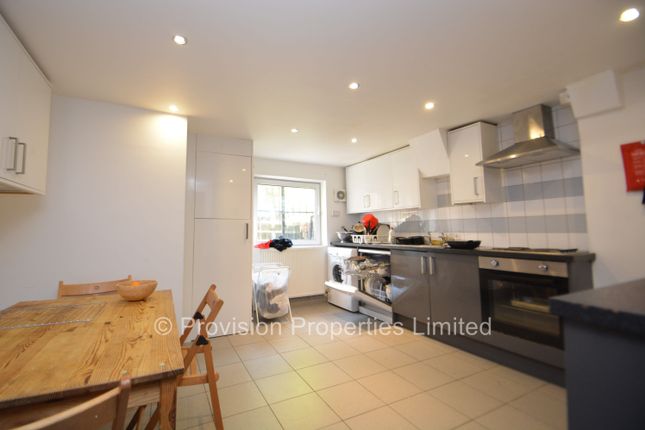 Manor Drive, Hyde Park photo 3